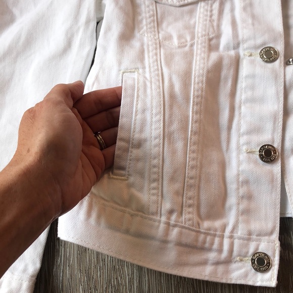 Girl’s White Gap Jean Jacket - Picture 7 of 13